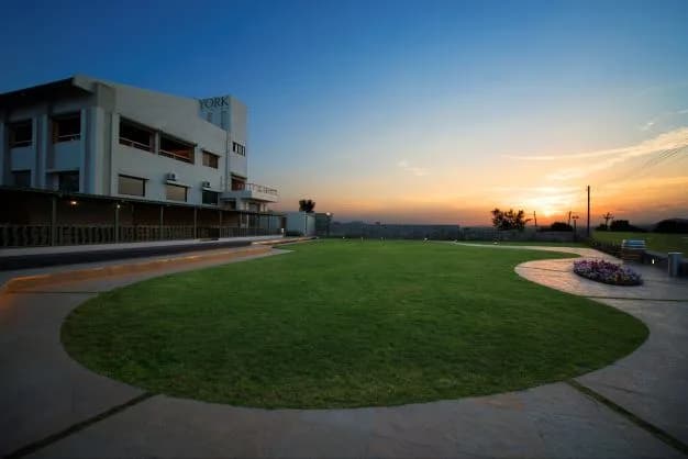 River’s Edge By Escape Stays – Luxury Boutique Resort in Nashik for Couples