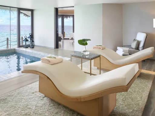 7 Living Earth Crafts Multipurpose Loungers Worth Exploring