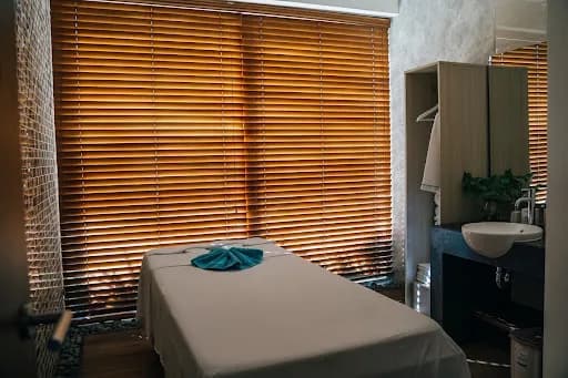 5 Massage Table Accessories for a Better Treatment Setup
