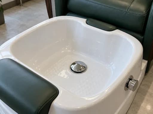 Pedicure Drain Caps, Plungers & Drain Assemblies: What’s the Difference?