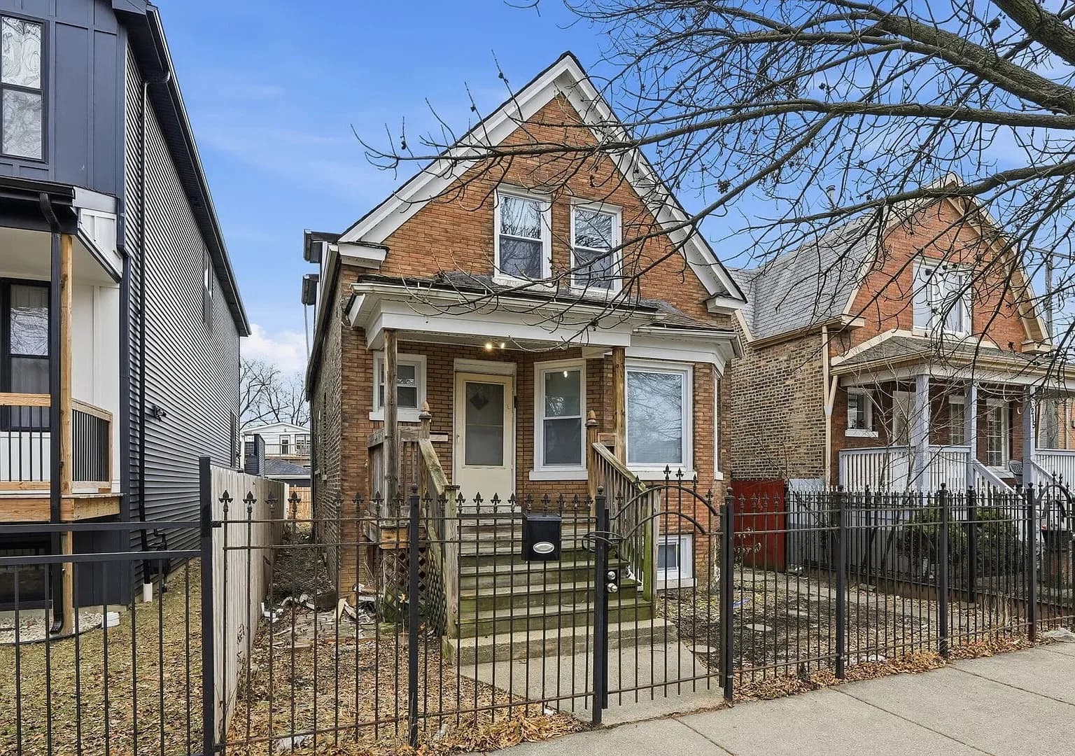 2BR-1217 N Harding Ave #2, Chicago, IL 60651-$700MONTHLY