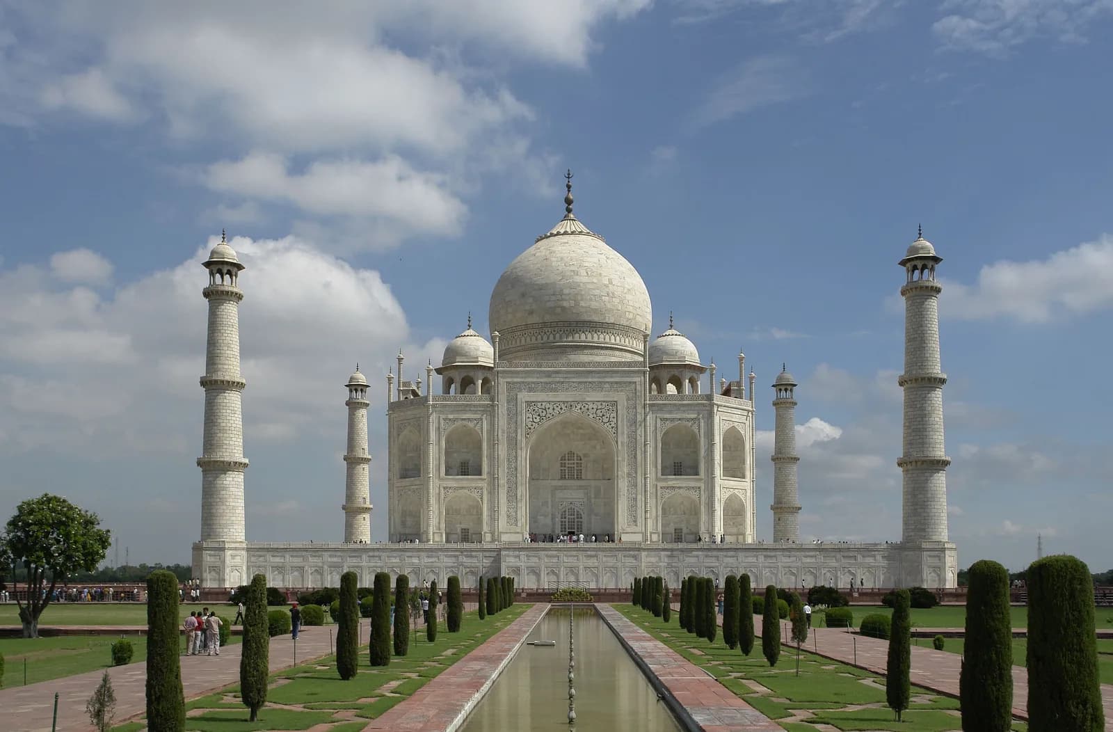 Taj Mahal : A Journey Through India