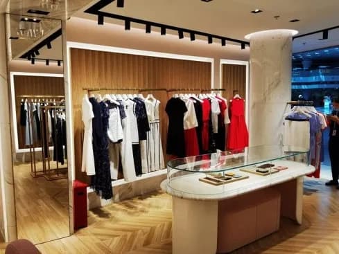 Premium Retail Display Fixtures for Mumbai Retail Stores