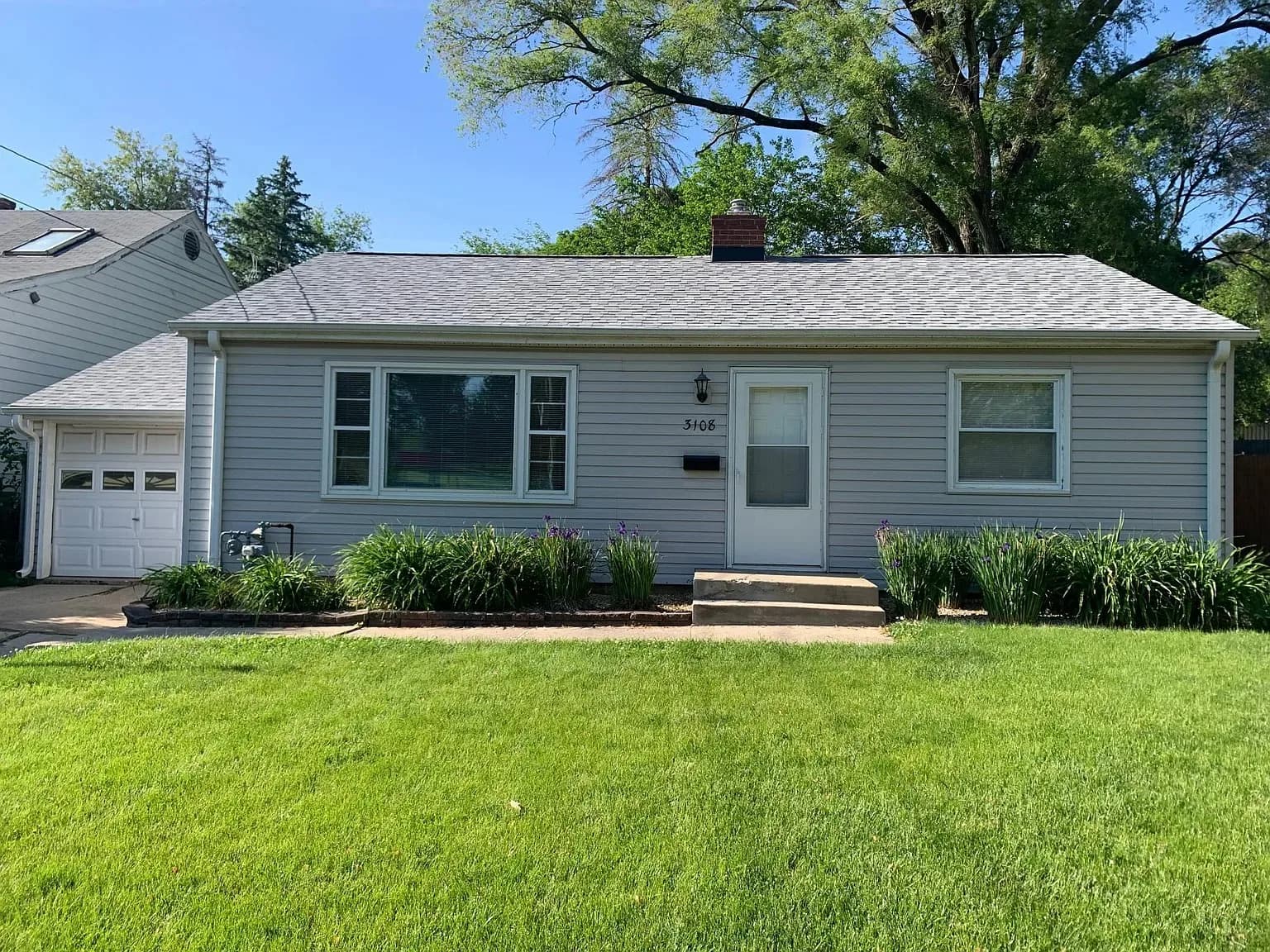 $500monthly 2bed Charles St, Rockford, IL 61108 -move in now 