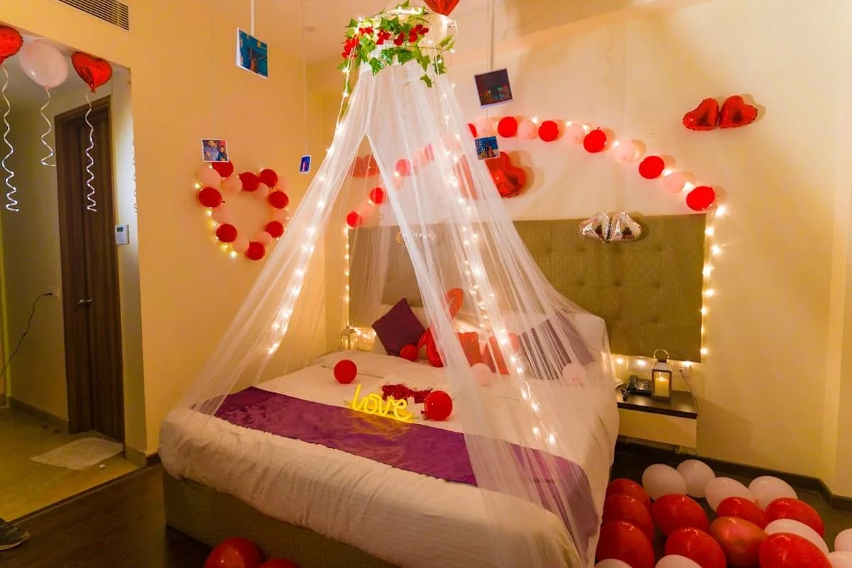 Best First Night Decoration in Delhi – Romantic Room Setup