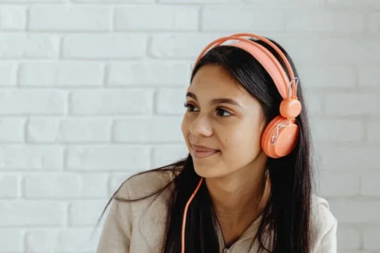 How Headphones Affect Your Hearing: Safe Listening Tips