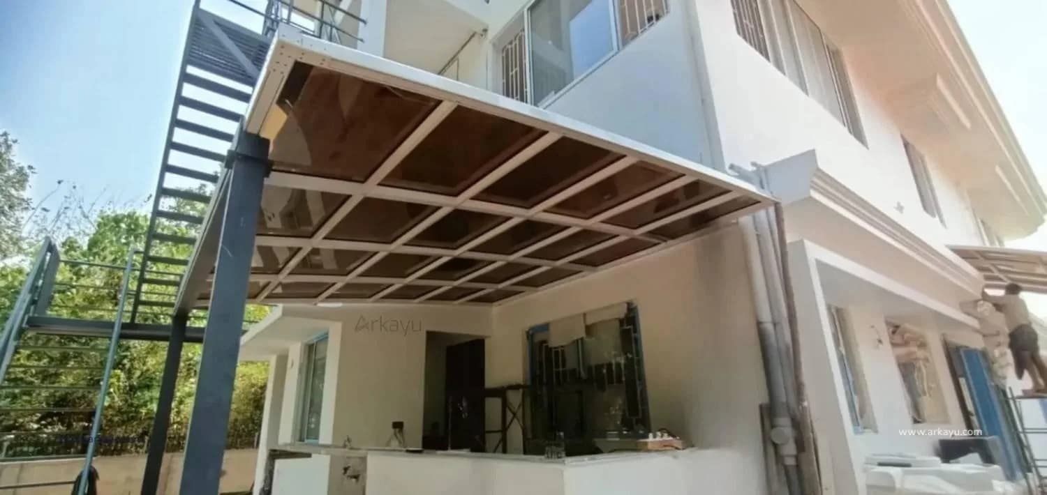 Rooftop Pergola Design with Modern Polycarbonate Roofing