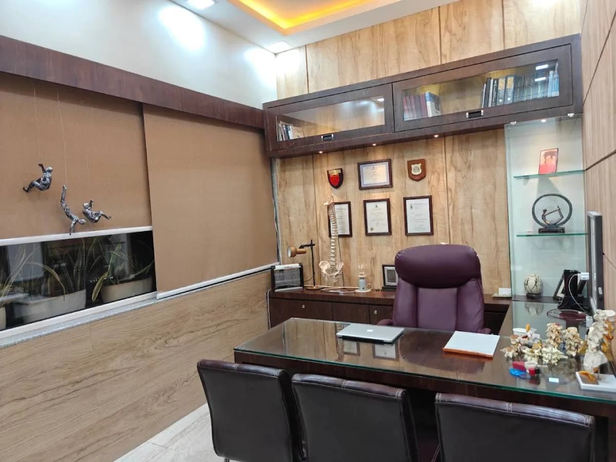 Dr. Kapil Mohan Complete Spine Care, Spine Specialist Doctor Dr in Thane