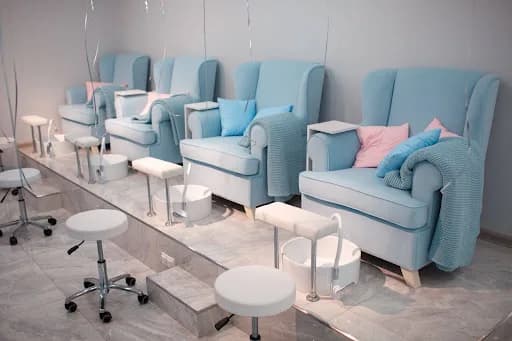 Luxury Spa Stools and Pedicure Chair Design for Modern Salons